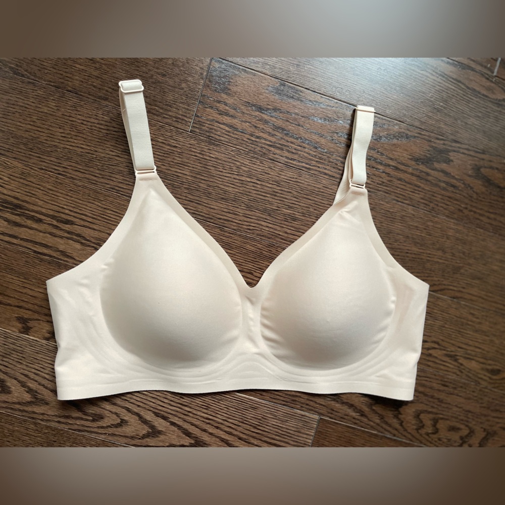 🆕 Cream Strapless Bra with Hook Closure